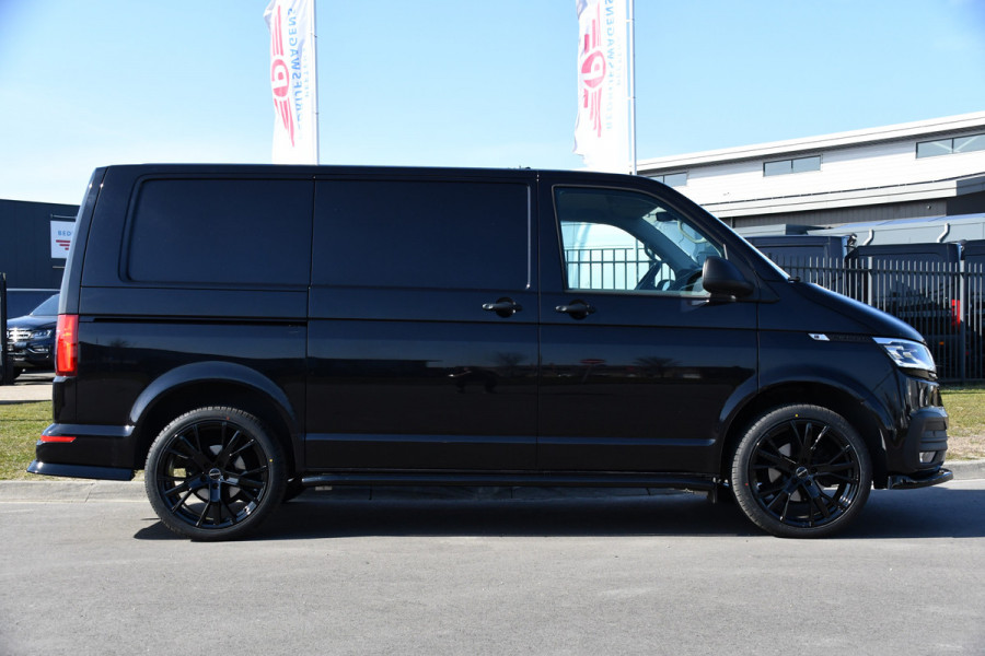 Volkswagen Transporter 2.0 TDI L1H1 Black Bulli Edition Adaptieve Cruise, Camera, Carplay, LED, 150PK, Automaat, Multimedia, Stoelverwarming, Uniek!