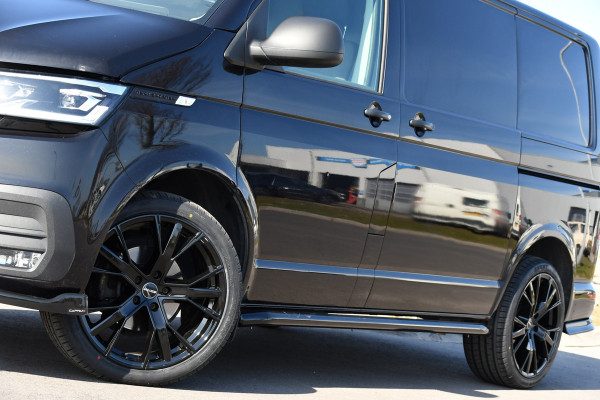 Volkswagen Transporter 2.0 TDI L1H1 Black Bulli Edition Adaptieve Cruise, Camera, Carplay, LED, 150PK, Automaat, Multimedia, Stoelverwarming, Uniek!