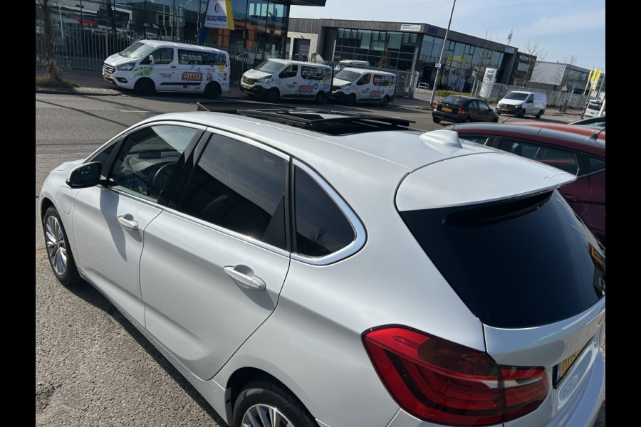 BMW 2 Serie Active Tourer 225xe iPerformance Panodak Leder