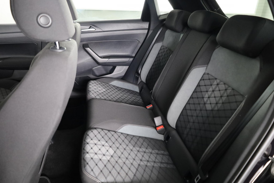 Volkswagen Polo 1.0 TSI R-Line 110 pk Automaat (DSG) | Navigatie via App | Parkeersensoren (Park assist) | Adaptieve cruise control | Autom. airco | Stoelverwarming | LED koplampen |