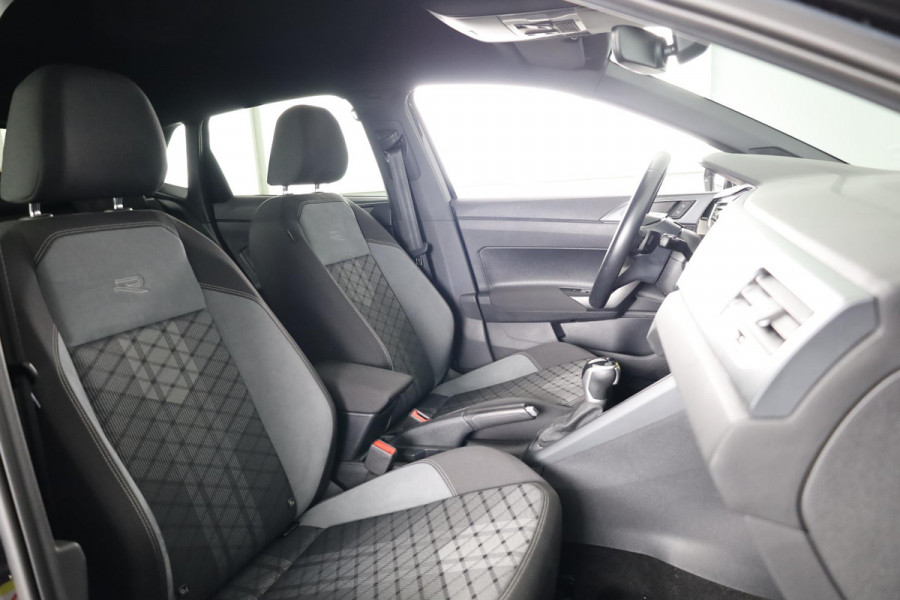 Volkswagen Polo 1.0 TSI R-Line 110 pk Automaat (DSG) | Navigatie via App | Parkeersensoren (Park assist) | Adaptieve cruise control | Autom. airco | Stoelverwarming | LED koplampen |
