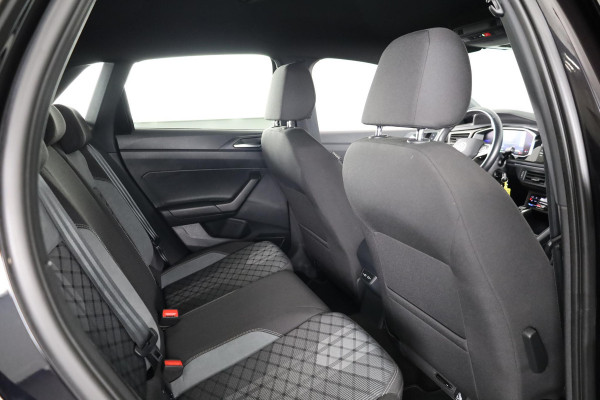 Volkswagen Polo 1.0 TSI R-Line 110 pk Automaat (DSG) | Navigatie via App | Parkeersensoren (Park assist) | Adaptieve cruise control | Autom. airco | Stoelverwarming | LED koplampen |