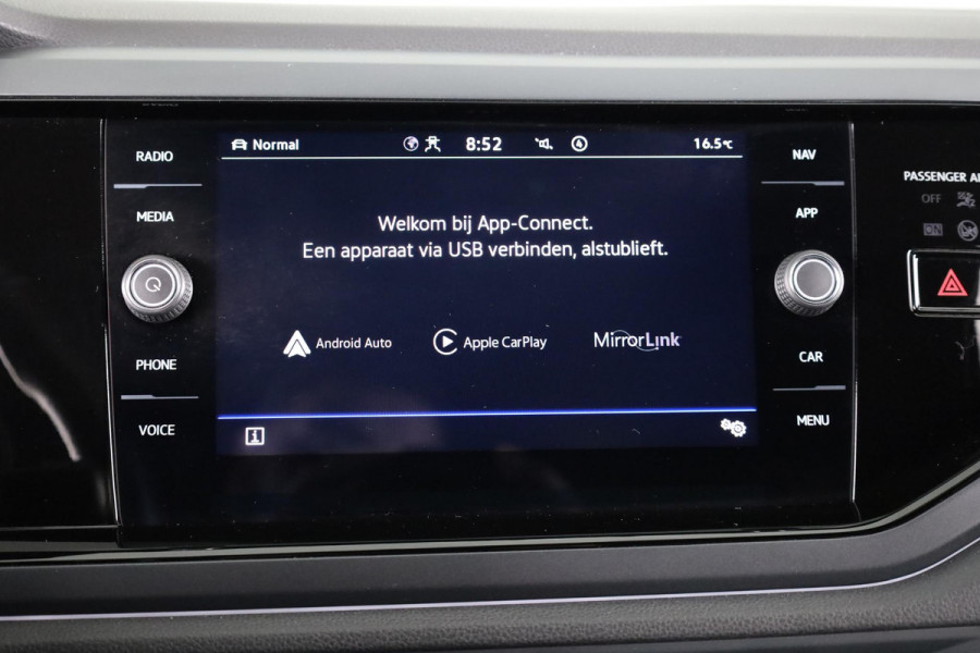 Volkswagen Polo 1.0 TSI R-Line 110 pk Automaat (DSG) | Navigatie via App | Parkeersensoren (Park assist) | Adaptieve cruise control | Autom. airco | Stoelverwarming | LED koplampen |