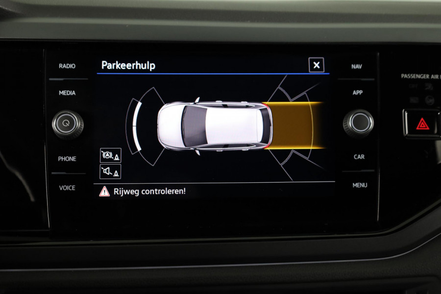Volkswagen Polo 1.0 TSI R-Line 110 pk Automaat (DSG) | Navigatie via App | Parkeersensoren (Park assist) | Adaptieve cruise control | Autom. airco | Stoelverwarming | LED koplampen |