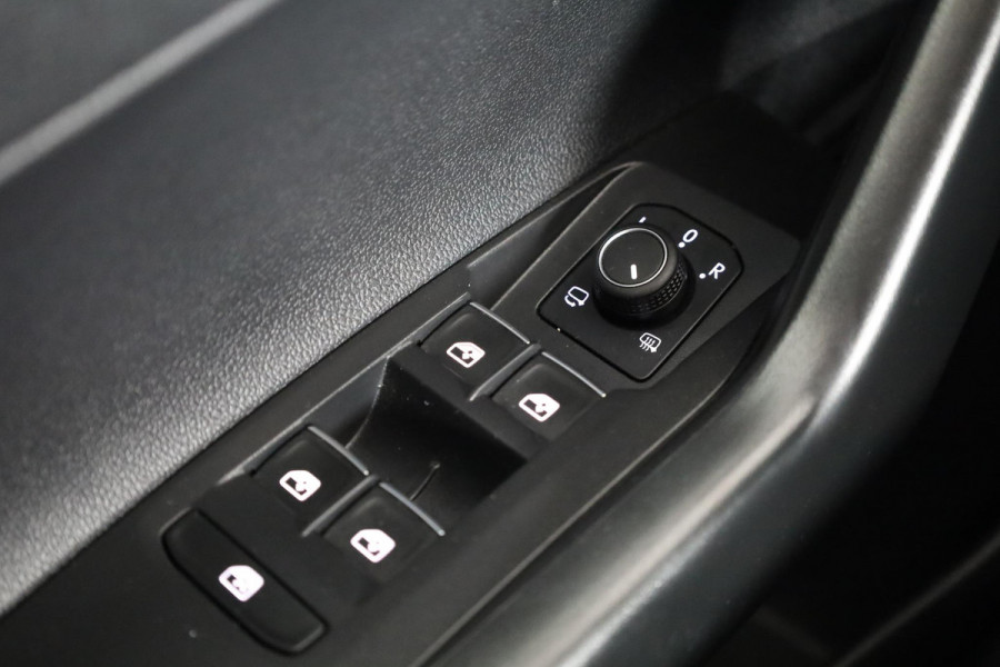 Volkswagen Polo 1.0 TSI R-Line 110 pk Automaat (DSG) | Navigatie via App | Parkeersensoren (Park assist) | Adaptieve cruise control | Autom. airco | Stoelverwarming | LED koplampen |
