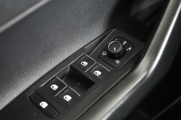 Volkswagen Polo 1.0 TSI R-Line 110 pk Automaat (DSG) | Navigatie via App | Parkeersensoren (Park assist) | Adaptieve cruise control | Autom. airco | Stoelverwarming | LED koplampen |