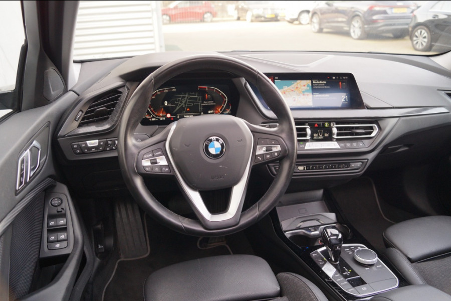 BMW 1-serie 118i 136pk Automaat High Executive -PANO-NAVI-ECC-
