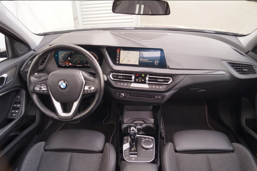 BMW 1-serie 118i 136pk Automaat High Executive -PANO-NAVI-ECC-