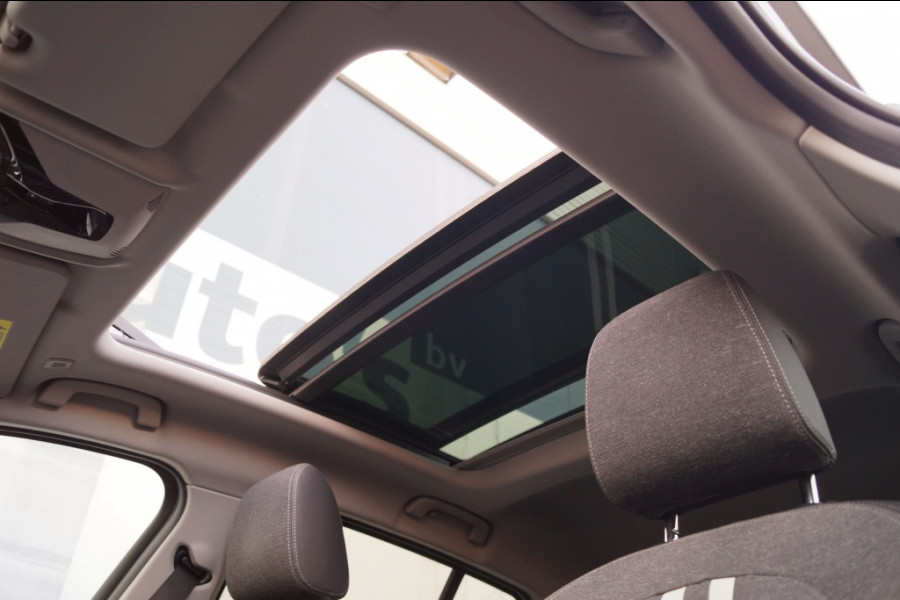 BMW 1-serie 118i 136pk Automaat High Executive -PANO-NAVI-ECC-