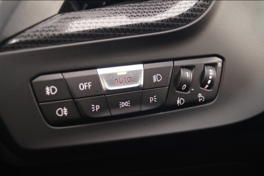 BMW 1-serie 118i 136pk Automaat High Executive -PANO-NAVI-ECC-
