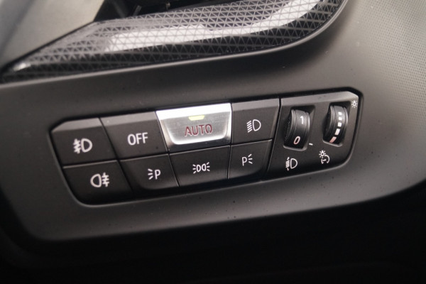 BMW 1-serie 118i 136pk Automaat High Executive -PANO-NAVI-ECC-