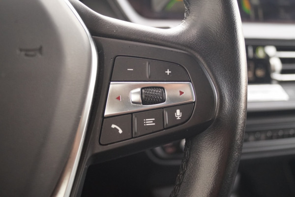 BMW 1-serie 118i 136pk Automaat High Executive -PANO-NAVI-ECC-