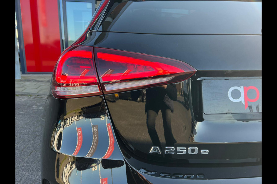 Mercedes-Benz A-Klasse 250 e Business AMG/ Panorama/Night pakket