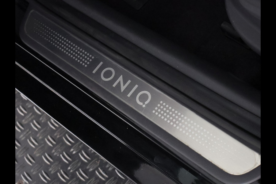 Hyundai IONIQ Black Comfort EV 38 kWh | 300 km actieradius! | Navigatie | Camera |
