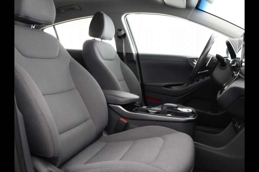 Hyundai IONIQ Black Comfort EV 38 kWh | 300 km actieradius! | Navigatie | Camera |