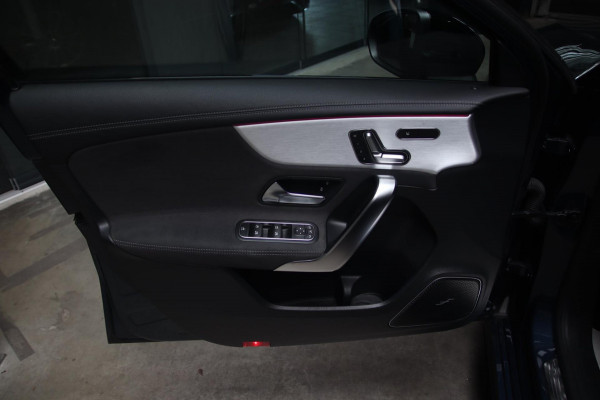 Mercedes-Benz A-Klasse 35 AMG 4MATIC Edition 1 PANO-MEMORY-HUD