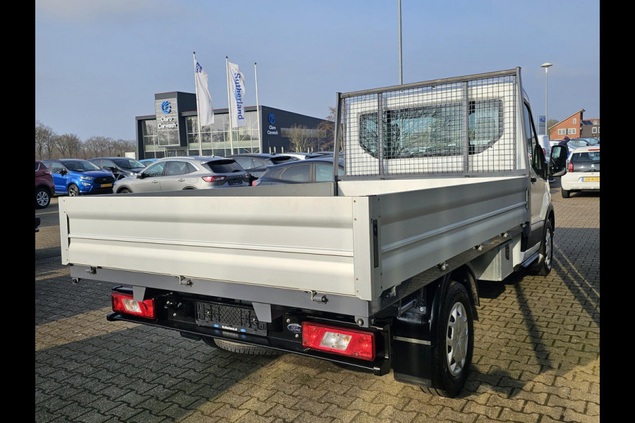 Ford Transit 350 2.0 TDCi 350 L2 | Open laadbak | Airco | Cruise control | Aluminium laadbak breed | Reservewiel | Voorruitverwarming | Bijrijdersbank | 3-zits