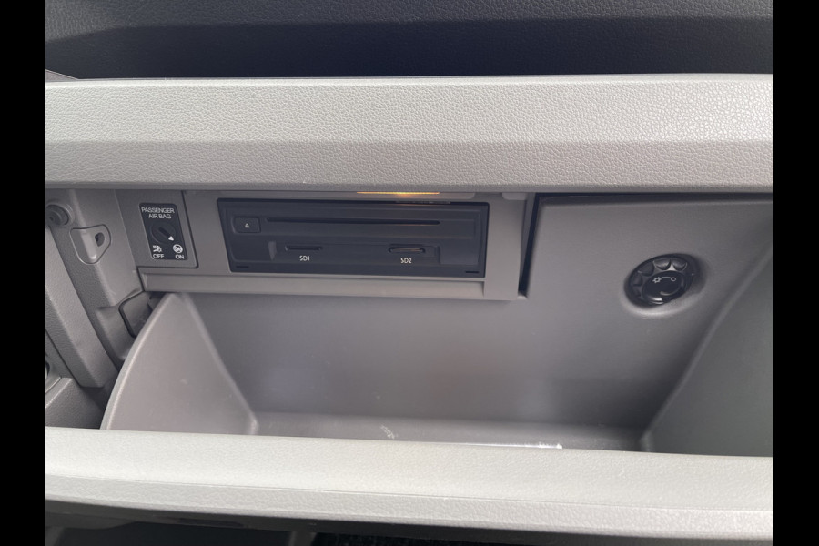 Volkswagen Crafter 2.0 TDI 177pk DSG automaat BE trekker / nu 3 persoons / kan omgebouwd worden naar DC 7 persoons / vaste prijs rijklaar € 32.950 ex btw / lease vanaf € 589 / Veldhuizen / dubbellucht