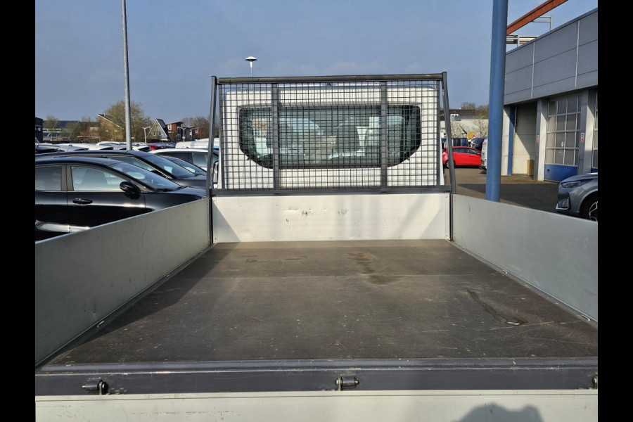 Ford Transit 350 2.0 TDCi 350 L2 | Open laadbak | Airco | Cruise control | Aluminium laadbak breed | Reservewiel | Voorruitverwarming | Bijrijdersbank | 3-zits