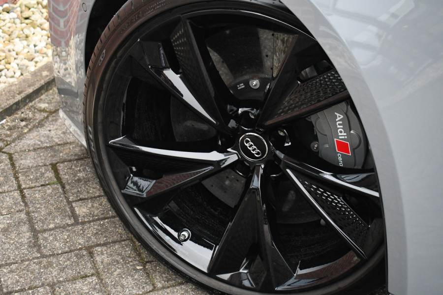 Audi RS6 Avant 4.0 TFSI quattro DynPlus Pano Nardo Design Sportuitl 4WS HUD ACC 22"