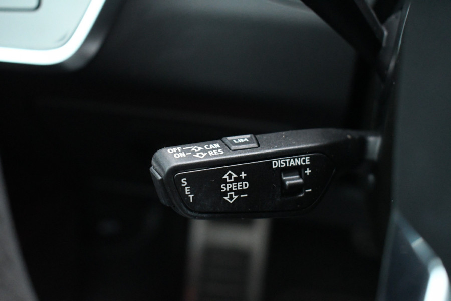 Audi RS6 Avant 4.0 TFSI quattro DynPlus Pano Nardo Design Sportuitl 4WS HUD ACC 22"