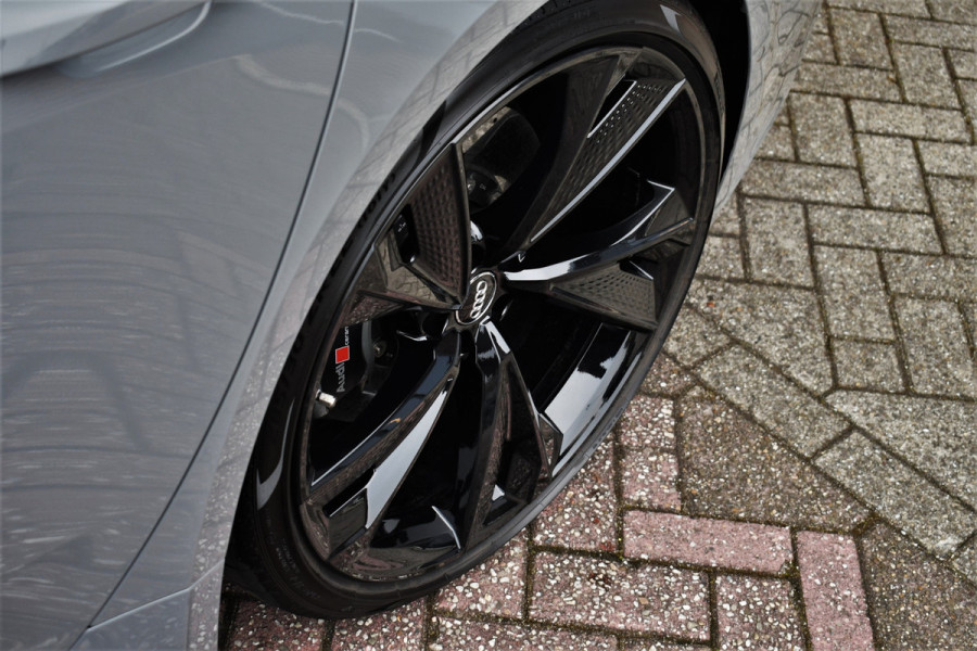 Audi RS6 Avant 4.0 TFSI quattro DynPlus Pano Nardo Design Sportuitl 4WS HUD ACC 22"