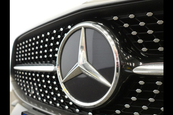 Mercedes-Benz CLA-Klasse Shooting Brake 200 Aut. DCT AMG Line Night Pakket Plus Pakket Ambiente Verlichting Leder Alcantara Trekhaak Full LED Navigatie PDC VA + Camera