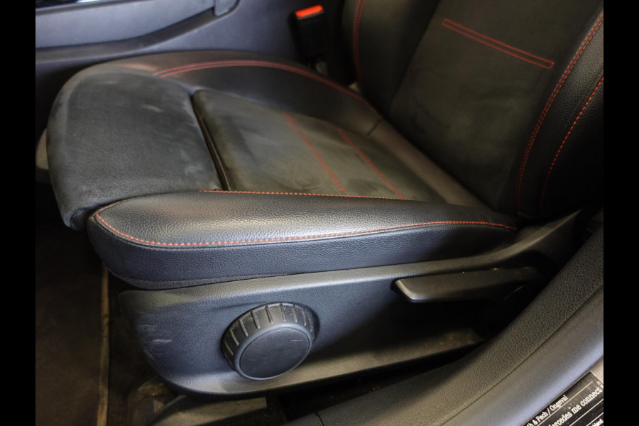 Mercedes-Benz CLA-Klasse Shooting Brake 200 Aut. DCT AMG Line Night Pakket Plus Pakket Ambiente Verlichting Leder Alcantara Trekhaak Full LED Navigatie PDC VA + Camera