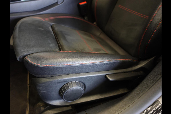 Mercedes-Benz CLA-Klasse Shooting Brake 200 Aut. DCT AMG Line Night Pakket Plus Pakket Ambiente Verlichting Leder Alcantara Trekhaak Full LED Navigatie PDC VA + Camera