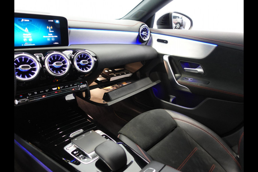 Mercedes-Benz CLA-Klasse Shooting Brake 200 Aut. DCT AMG Line Night Pakket Plus Pakket Ambiente Verlichting Leder Alcantara Trekhaak Full LED Navigatie PDC VA + Camera