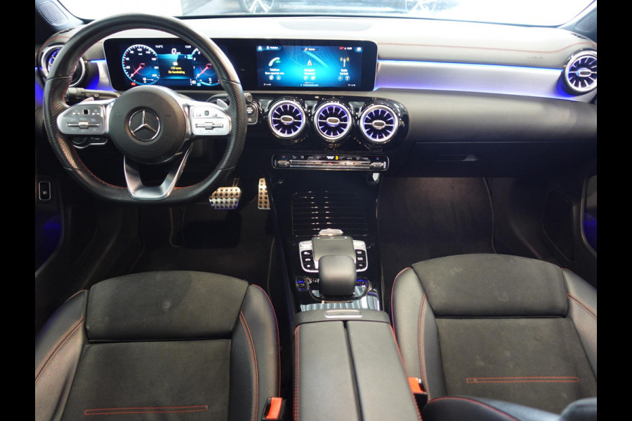 Mercedes-Benz CLA-Klasse Shooting Brake 200 Aut. DCT AMG Line Night Pakket Plus Pakket Ambiente Verlichting Leder Alcantara Trekhaak Full LED Navigatie PDC VA + Camera
