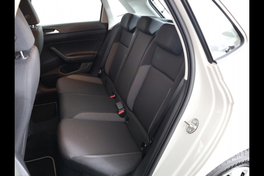 Volkswagen Polo 1.0 TSI Life 95 pk Automaat (DSG) | Navigatie via App | Parkeersensoren (Park assist) | Adaptieve cruise control | Stoelverwarming | LED koplampen | Dodehoek detectie |