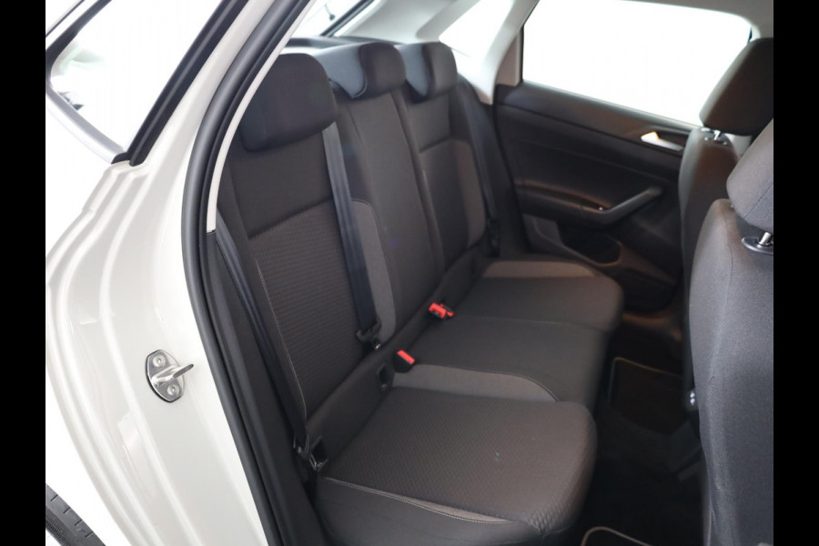 Volkswagen Polo 1.0 TSI Life 95 pk Automaat (DSG) | Navigatie via App | Parkeersensoren (Park assist) | Adaptieve cruise control | Stoelverwarming | LED koplampen | Dodehoek detectie |