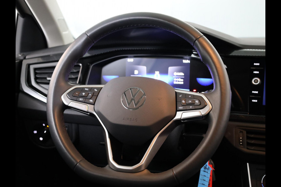Volkswagen Polo 1.0 TSI Life 95 pk Automaat (DSG) | Navigatie via App | Parkeersensoren (Park assist) | Adaptieve cruise control | Stoelverwarming | LED koplampen | Dodehoek detectie |