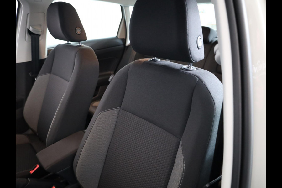 Volkswagen Polo 1.0 TSI Life 95 pk Automaat (DSG) | Navigatie via App | Parkeersensoren (Park assist) | Adaptieve cruise control | Stoelverwarming | LED koplampen | Dodehoek detectie |