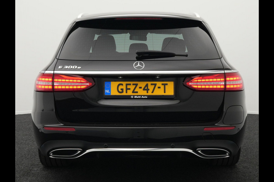 Mercedes-Benz E-Klasse Estate 300 e AMG Plug In Hybrid PHEV | Schuifdak | Trekhaak af Fabriek | Widescreen Navi | Multibeam LED | Apple Carplay | Camera | Alcantara Sportstoelen Verwarmd  |