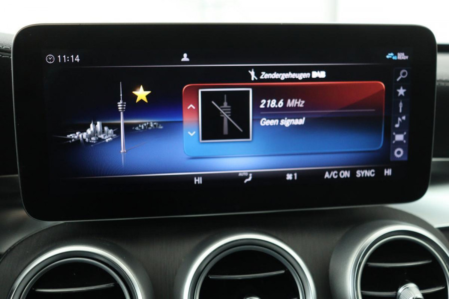 Mercedes-Benz C-Klasse 300e AMG Night | Carplay | 360 camera | Trekhaak | Stoelverwarming | Keyless | Leder/Alcantara | Full LED | Navigatie