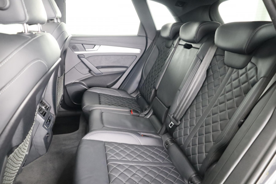 Audi Q5 55 TFSI e quattro Competition 367pk Plug in Hybrid | Panoramadak | Luchtvering | Diamond stitching leder interieur | Trekhaak | Stoelverwarming