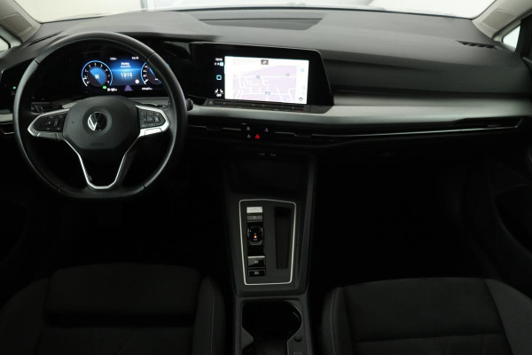 Volkswagen Golf 1.5 eTSI Life | Trekhaak | Stoelverwarming | Carplay | Massage | Full LED | Memory | Adaptive cruise | Navigatie | Sfeerverlichting