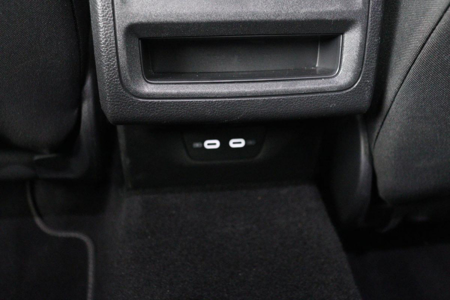 Volkswagen Golf 1.5 eTSI Life | Trekhaak | Stoelverwarming | Carplay | Massage | Full LED | Memory | Adaptive cruise | Navigatie | Sfeerverlichting
