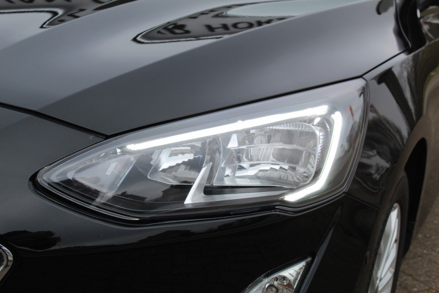 Ford FOCUS Wagon 1.0-125pk EcoBoost Mild-hybrid Titanium. Mooie, ruime, luxe en comfortabele Ford Focus wagon ! Volautm. airco dual, camera, stoel-, stuur- en voorraamverw., easy entry/easy go, cruise control, Isofix, side- en lane assist, parkeersensoren v+a, LM wielen etc.