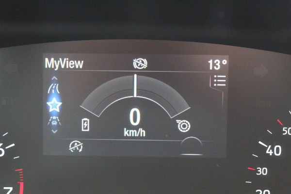 Ford FOCUS Wagon 1.0-125pk EcoBoost Mild-hybrid Titanium. Mooie, ruime, luxe en comfortabele Ford Focus wagon ! Volautm. airco dual, camera, stoel-, stuur- en voorraamverw., easy entry/easy go, cruise control, Isofix, side- en lane assist, parkeersensoren v+a, LM wielen etc.