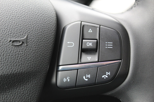 Ford FOCUS Wagon 1.0-125pk EcoBoost Mild-hybrid Titanium. Mooie, ruime, luxe en comfortabele Ford Focus wagon ! Volautm. airco dual, camera, stoel-, stuur- en voorraamverw., easy entry/easy go, cruise control, Isofix, side- en lane assist, parkeersensoren v+a, LM wielen etc.
