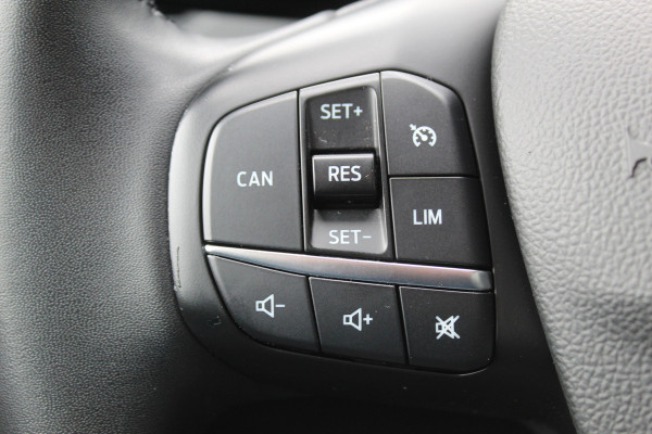 Ford FOCUS Wagon 1.0-125pk EcoBoost Mild-hybrid Titanium. Mooie, ruime, luxe en comfortabele Ford Focus wagon ! Volautm. airco dual, camera, stoel-, stuur- en voorraamverw., easy entry/easy go, cruise control, Isofix, side- en lane assist, parkeersensoren v+a, LM wielen etc.