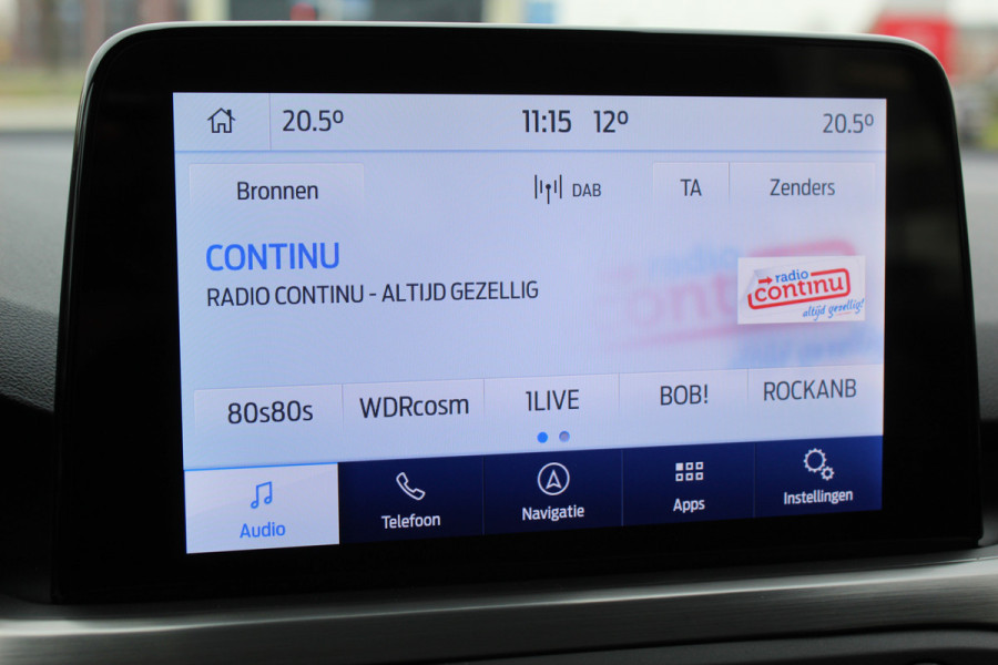 Ford FOCUS Wagon 1.0-125pk EcoBoost Mild-hybrid Titanium. Mooie, ruime, luxe en comfortabele Ford Focus wagon ! Volautm. airco dual, camera, stoel-, stuur- en voorraamverw., easy entry/easy go, cruise control, Isofix, side- en lane assist, parkeersensoren v+a, LM wielen etc.