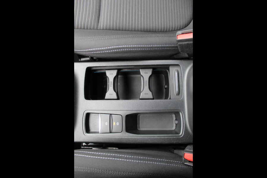 Ford FOCUS Wagon 1.0-125pk EcoBoost Mild-hybrid Titanium. Mooie, ruime, luxe en comfortabele Ford Focus wagon ! Volautm. airco dual, camera, stoel-, stuur- en voorraamverw., easy entry/easy go, cruise control, Isofix, side- en lane assist, parkeersensoren v+a, LM wielen etc.