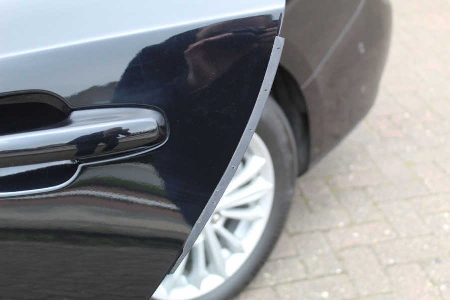 Ford FOCUS Wagon 1.0-125pk EcoBoost Mild-hybrid Titanium. Mooie, ruime, luxe en comfortabele Ford Focus wagon ! Volautm. airco dual, camera, stoel-, stuur- en voorraamverw., easy entry/easy go, cruise control, Isofix, side- en lane assist, parkeersensoren v+a, LM wielen etc.