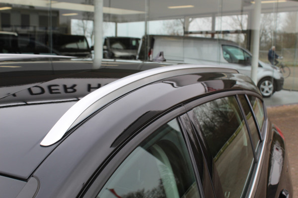 Ford FOCUS Wagon 1.0-125pk EcoBoost Mild-hybrid Titanium. Mooie, ruime, luxe en comfortabele Ford Focus wagon ! Volautm. airco dual, camera, stoel-, stuur- en voorraamverw., easy entry/easy go, cruise control, Isofix, side- en lane assist, parkeersensoren v+a, LM wielen etc.