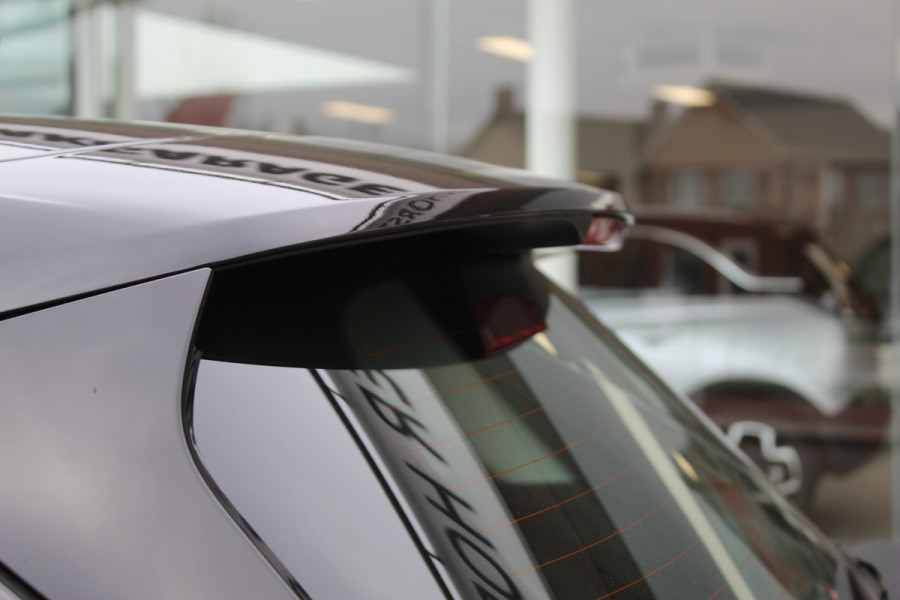 Ford FOCUS Wagon 1.0-125pk EcoBoost Mild-hybrid Titanium. Mooie, ruime, luxe en comfortabele Ford Focus wagon ! Volautm. airco dual, camera, stoel-, stuur- en voorraamverw., easy entry/easy go, cruise control, Isofix, side- en lane assist, parkeersensoren v+a, LM wielen etc.