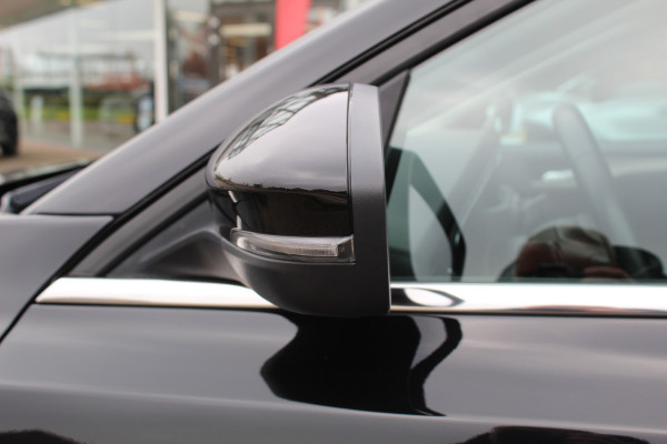 Ford FOCUS Wagon 1.0-125pk EcoBoost Mild-hybrid Titanium. Mooie, ruime, luxe en comfortabele Ford Focus wagon ! Volautm. airco dual, camera, stoel-, stuur- en voorraamverw., easy entry/easy go, cruise control, Isofix, side- en lane assist, parkeersensoren v+a, LM wielen etc.